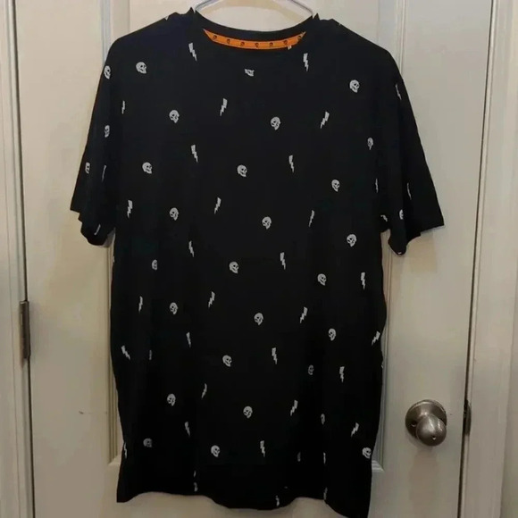 FREE planet skull Short sleeve top - Picture 2 of 8